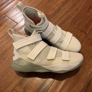 Nike Lebron Soldier XI SFG Men’s size 11.